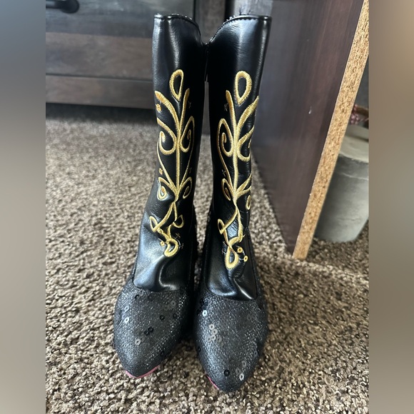 Disney Purple girls  Cape with Black Accents. - Picture 12 of 16